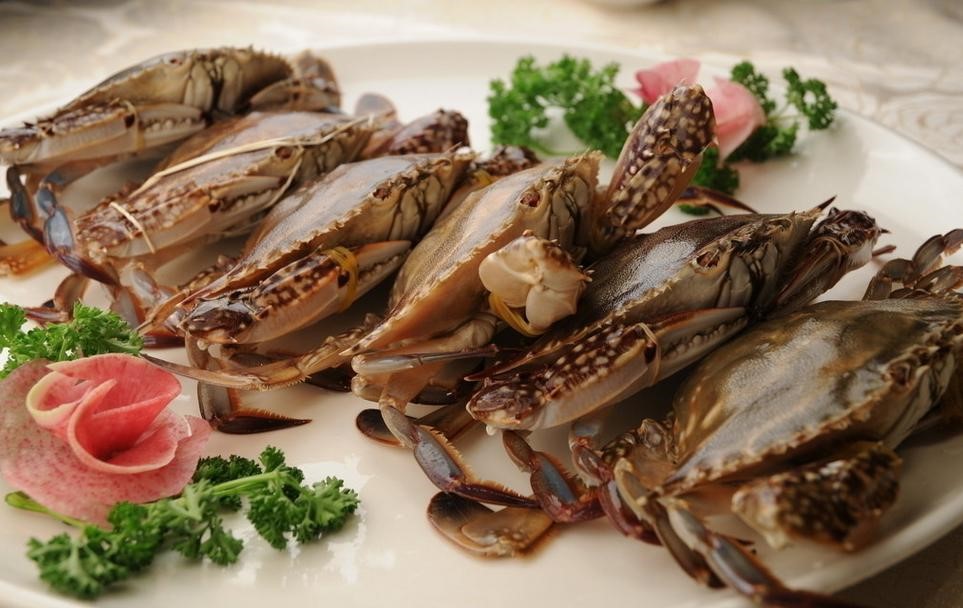 浙江宁波:红膏蟹大量上市 比去年便宜一半 -悠