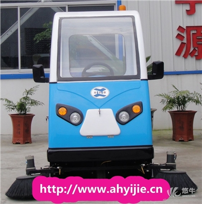 大面积清扫机器就选安徽易洁XYY-QS-1850驾驶式扫地机