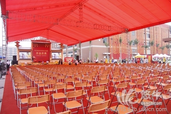 广州庆典公司提供户外帐篷搭建桌椅服务