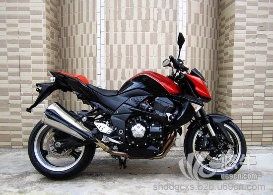 川崎Z1000摩托车图1