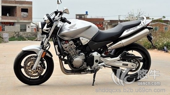 本田CB900摩托车