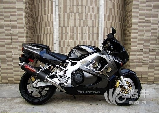 本田CBR919RR摩托车