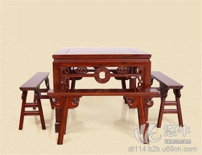琪昊纯天然铜钱八仙桌香樟木餐桌椅组合实木方形饭桌