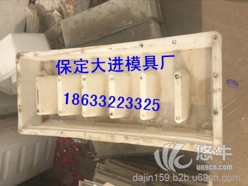 侧排水路牙石模具,路沿石模具,护肩板模具图1