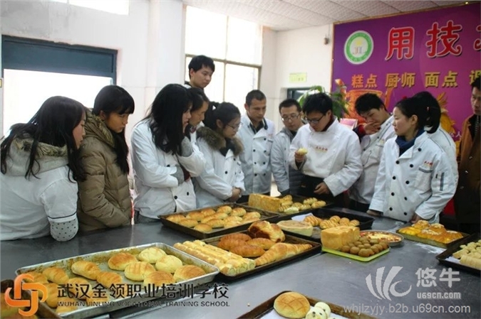 武汉西点培训金领蛋糕学校正规办学实在可靠