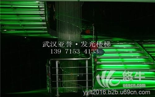 武汉工程玻璃楼梯扶手图1