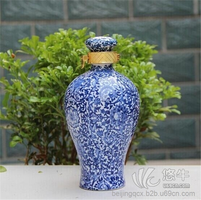 北京青花瓷酒瓶