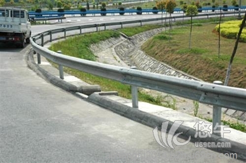 高速公路波形护栏安装价格图1
