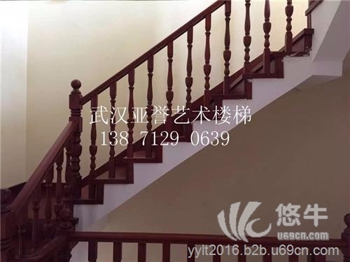 武汉汉南实木楼梯栏杆图1