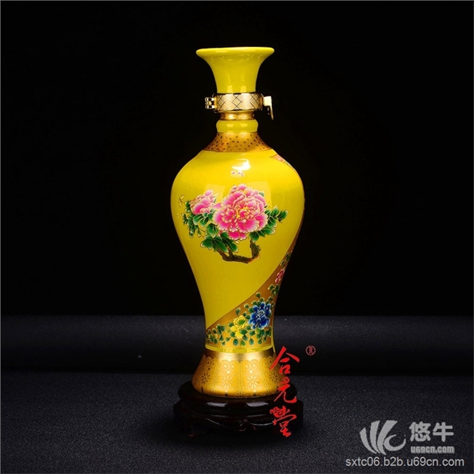 景德镇陶瓷酒瓶图1