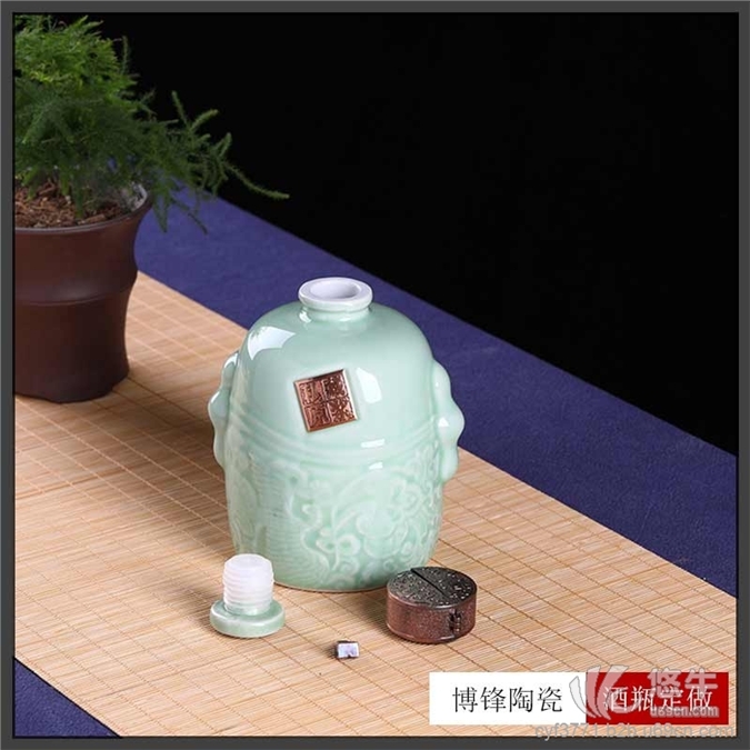 景德镇陶瓷白酒瓶图1